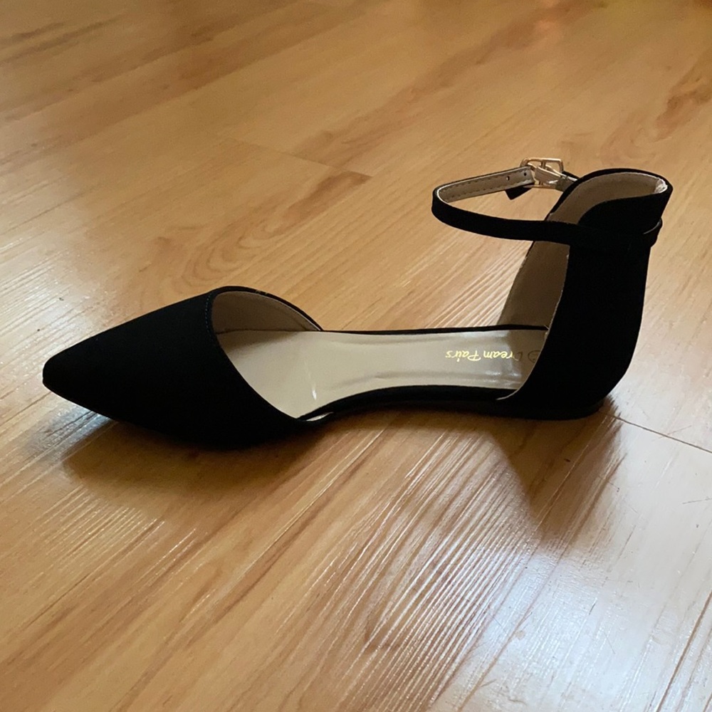 Dream pairs black flat-pointed ankle sandals brand new